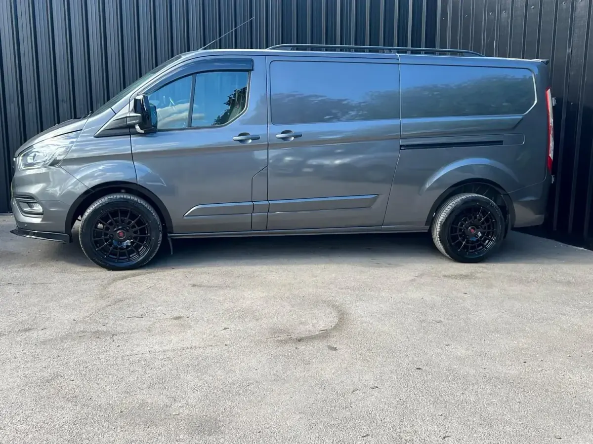 Usado Ford Transit Custom Limited 130 HP (95 kW) 2021 Cinzento Van