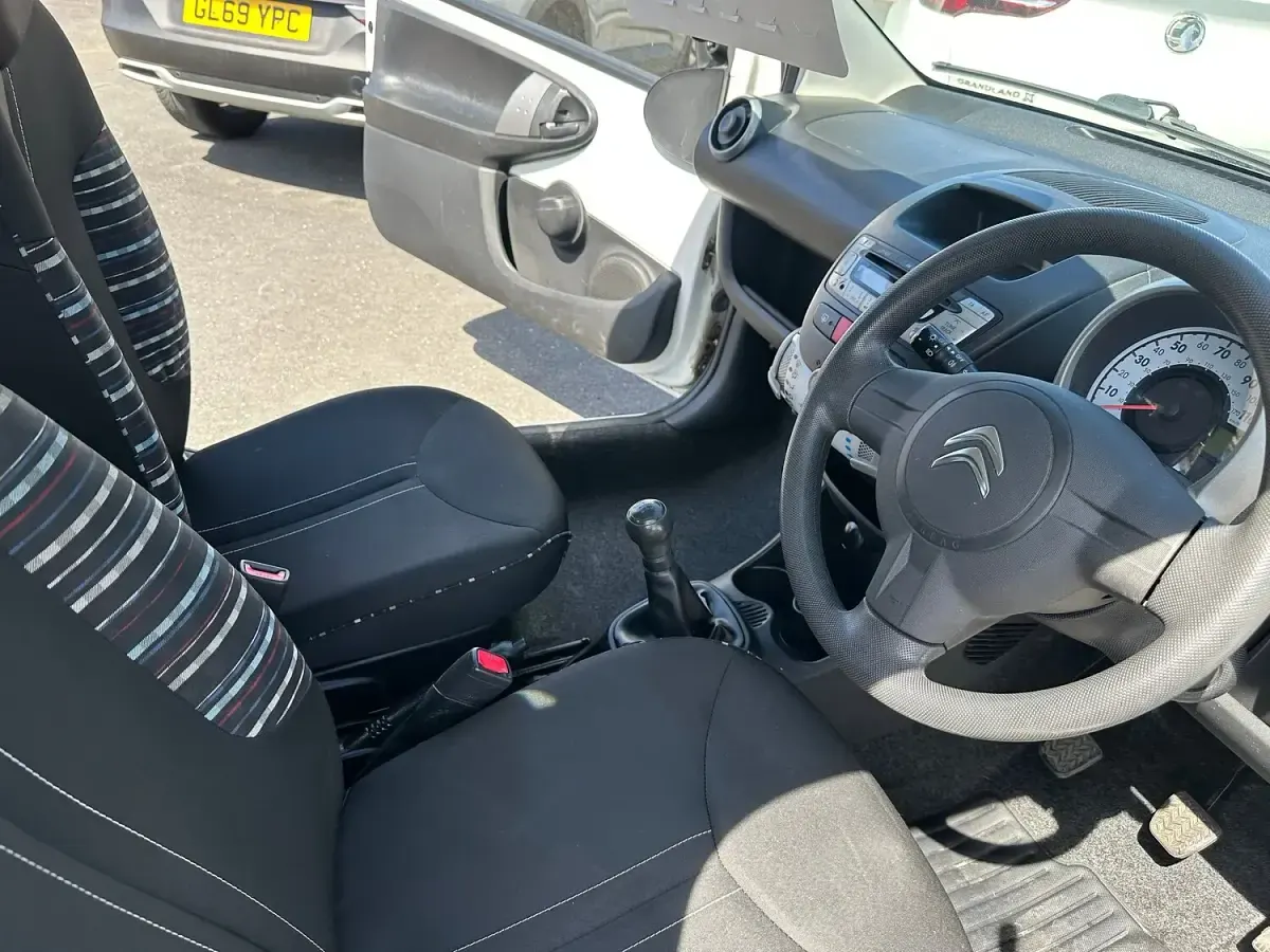 Used Citroën C1 VTR Sport 68 HP (50 kW) 2013 White Hatchback