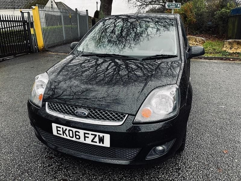 Black Used 2006 Ford Fiesta Ghia Hatchback | £1,295 (Fair price) - Image 1/4