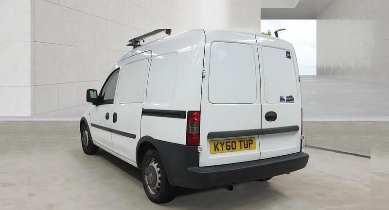 Used Vauxhall Combo 75 HP (55 kW) 2010 White MPV