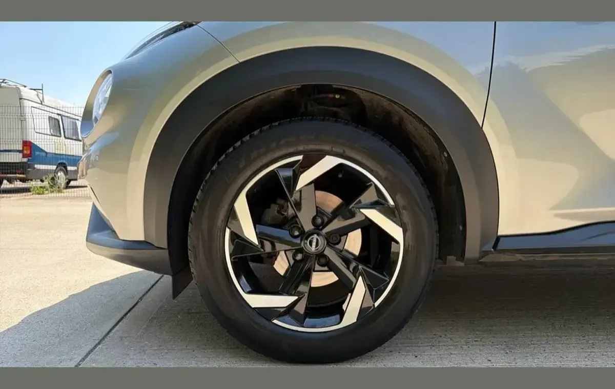 Used Nissan Juke N-Connecta 114 HP (83 kW) 2022 Silver SUV