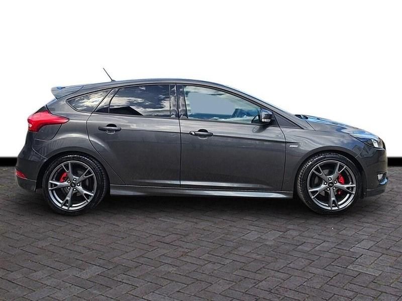 Used Ford Focus ST-Line X 140 HP (102 kW) 2017 Grey Hatchback