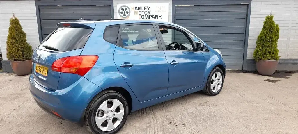 Used Kia Venga 123 HP (90 kW) 2013 Blue Hatchback