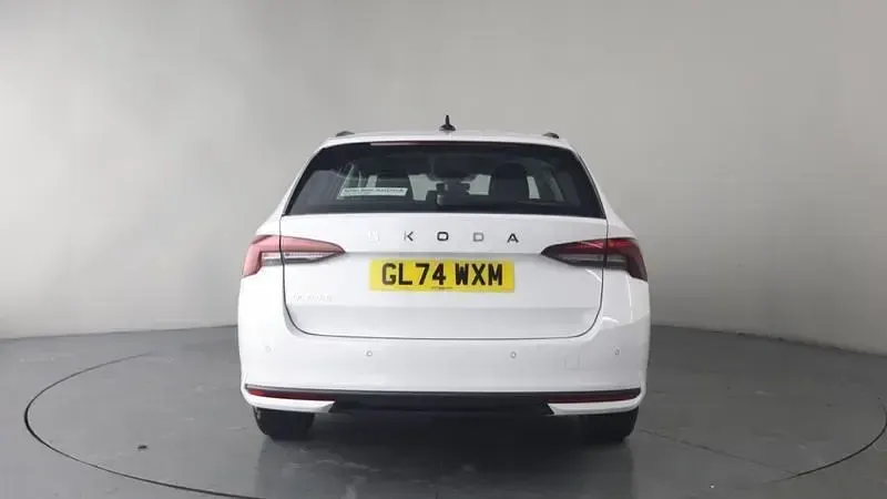 Used Skoda Octavia SE Technology 116 HP (85 kW) 2024 White Estate
