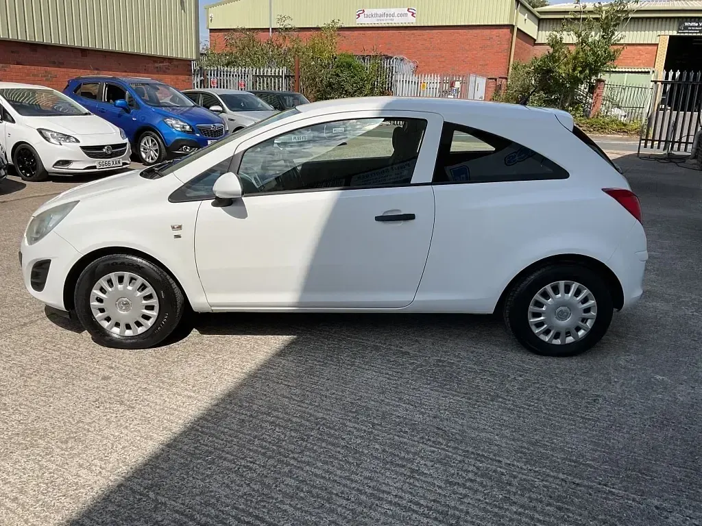 Used Vauxhall Corsa S 2012 White Hatchback