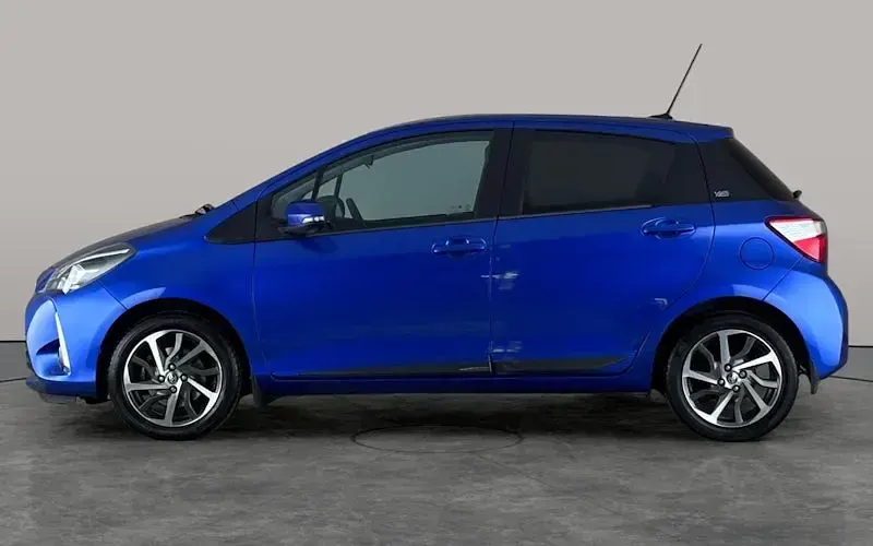 Used Toyota Yaris 111 HP (81 kW) 2019 Blue Hatchback