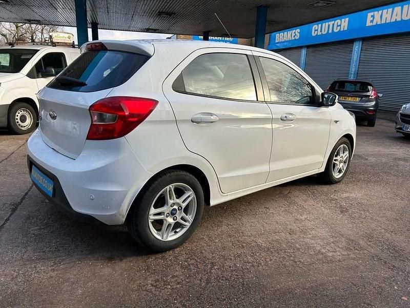 Used Ford Ka Plus Zetec 85 HP (62 kW) 2017 White Hatchback