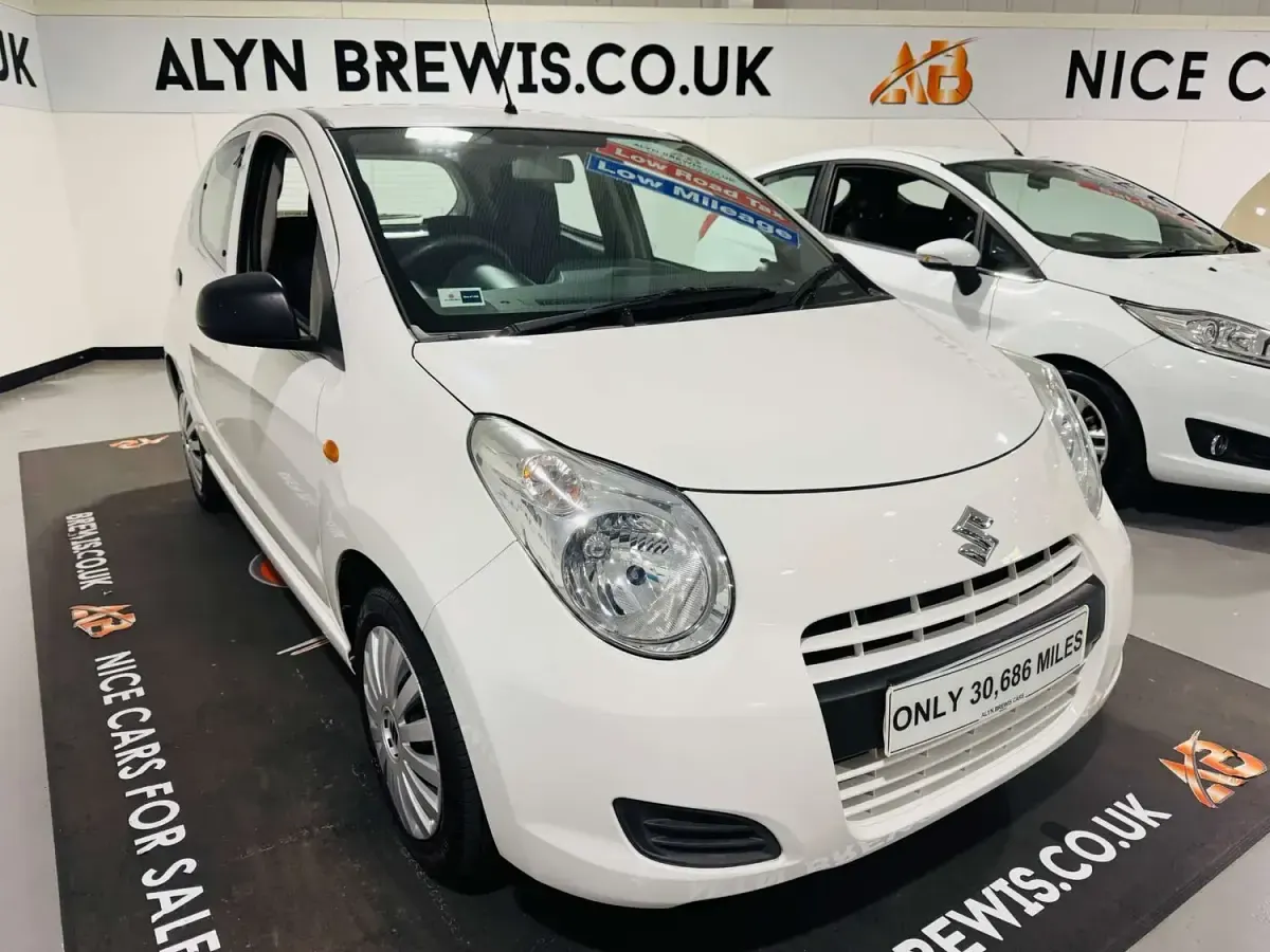 Used Suzuki Alto 68 HP (50 kW) 2013 White Hatchback