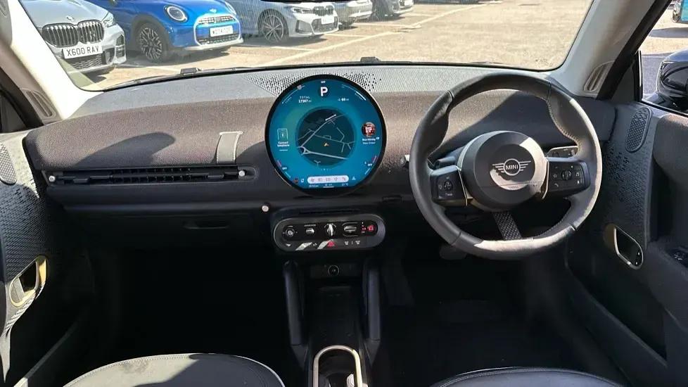 Begagnad Mini Cooper Classic 135 kW (184 HK) 2024 Svart Halvkombi