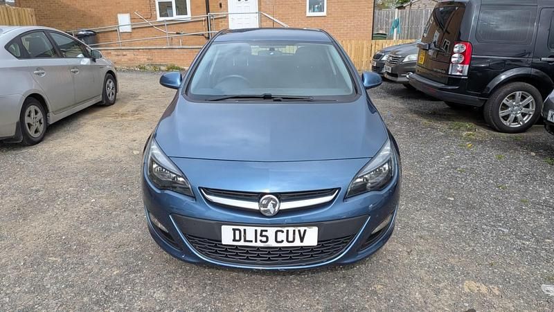 Second-hand Vauxhall Astra Design Edition 2015 Albastru Hatchback
