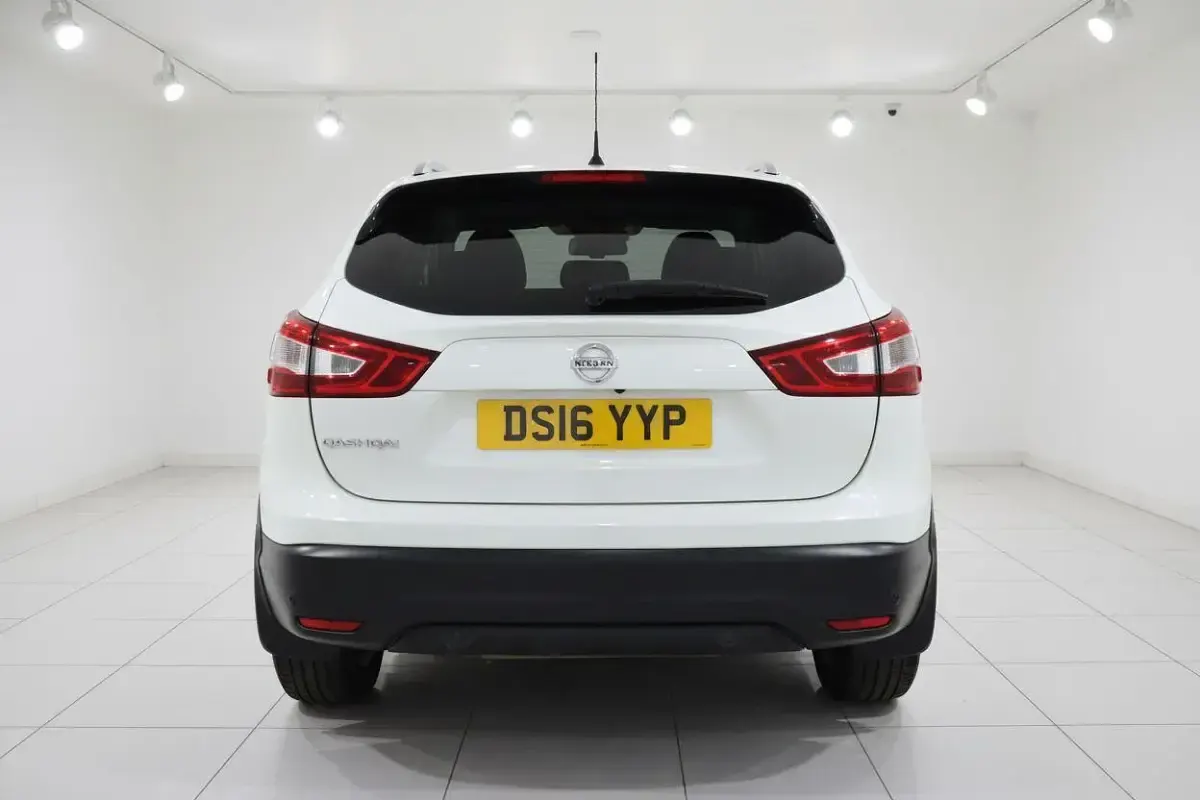 Used Nissan Qashqai Tekna 2016 White SUV