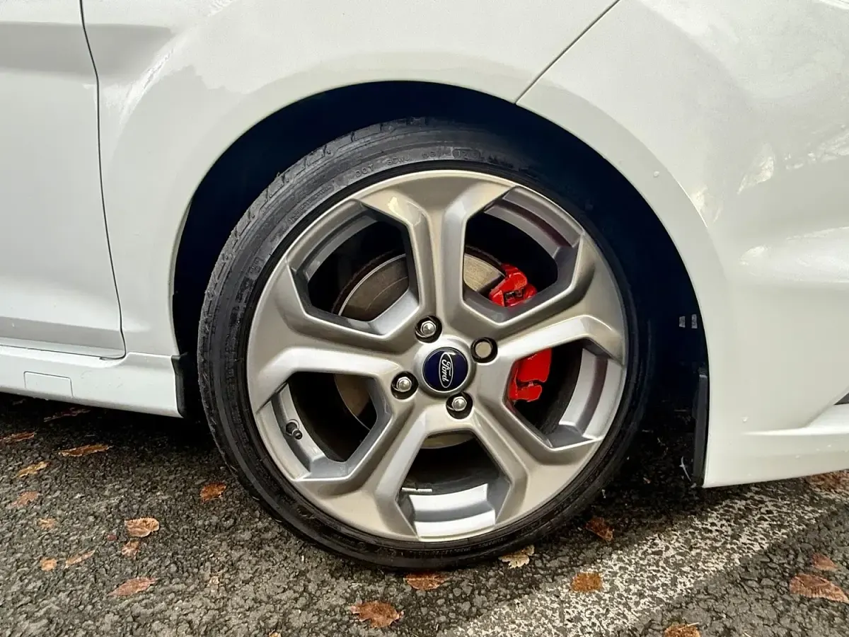 Used Ford Fiesta ST 200 HP (147 kW) 2016 White Hatchback