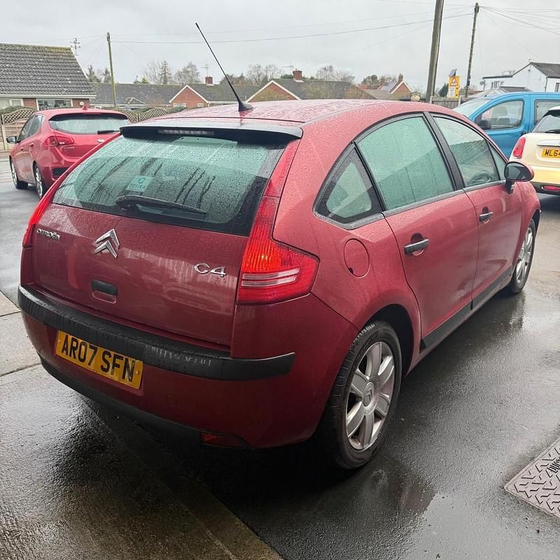 Used Citroën C4 88 HP (64 kW) 2007 Red Hatchback