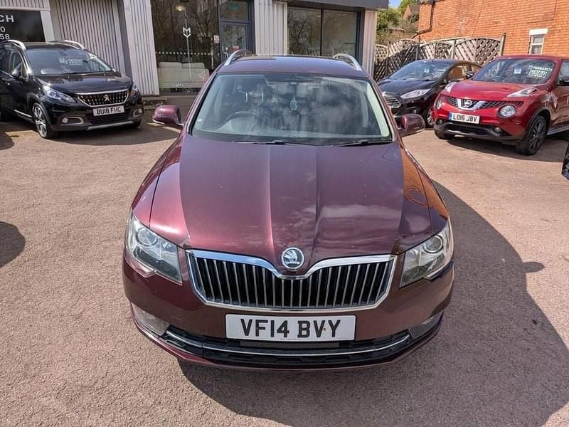 Used Skoda Superb SE 140 HP (102 kW) 2014 Red Estate
