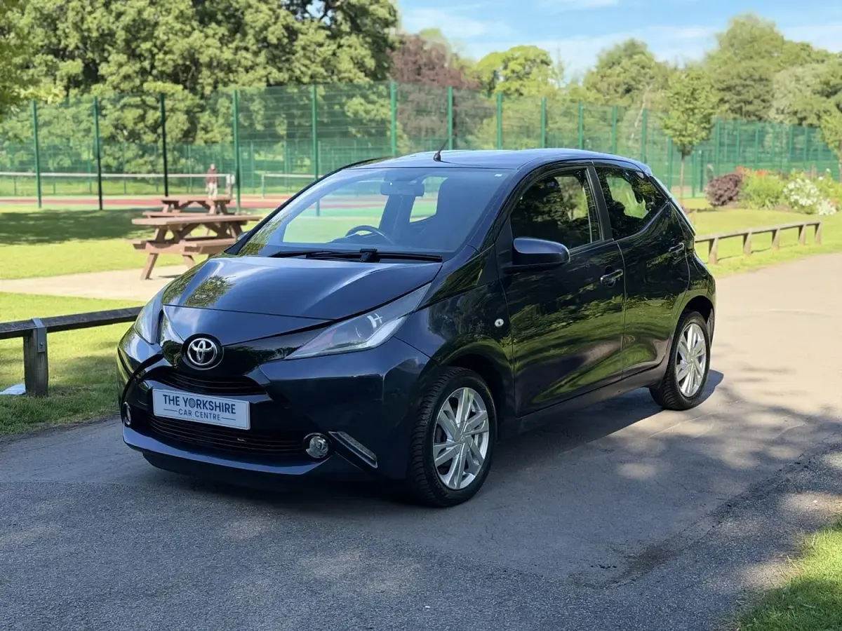 Used Toyota Aygo x-press 2015 Blue Hatchback