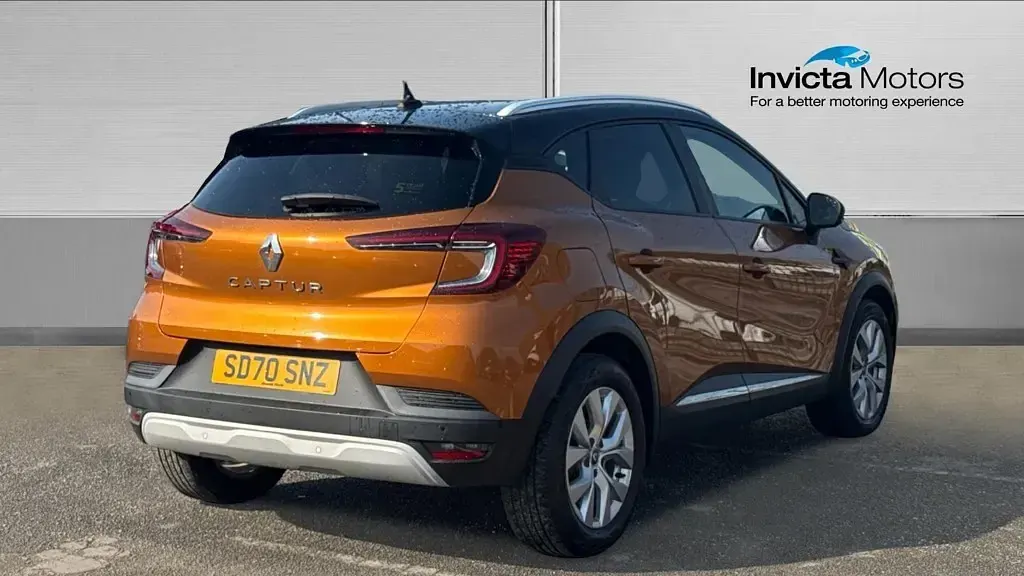 Used Renault Captur Iconic 100 HP (73 kW) 2020 Desert orange/diamond black roof SUV