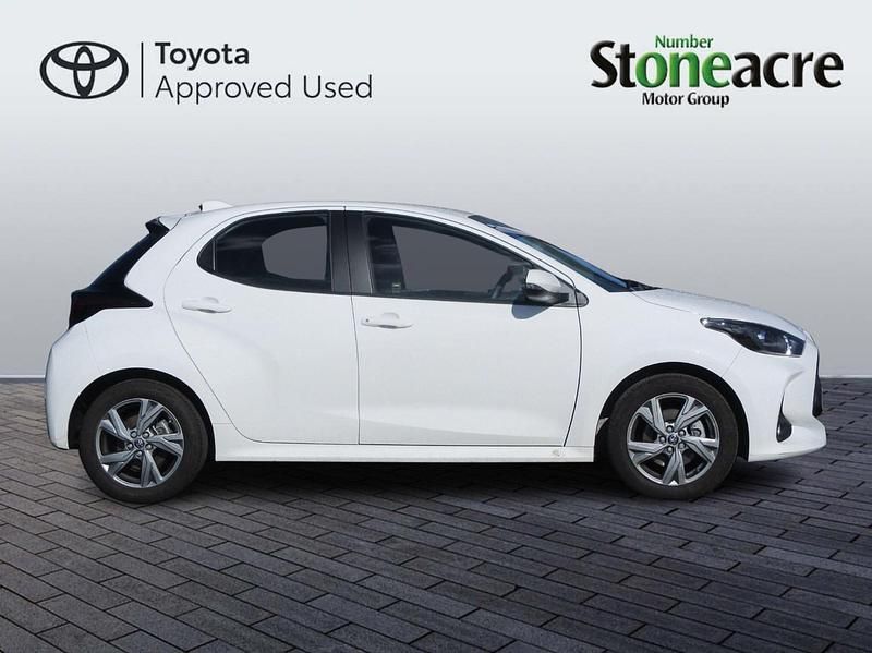 Used Toyota Yaris Hybrid 113 HP (83 kW) 2024 White Hatchback