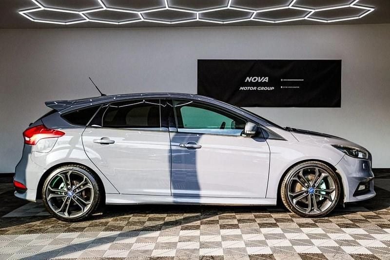 Used Ford Focus ST 250 HP (183 kW) 2016 Grey Hatchback