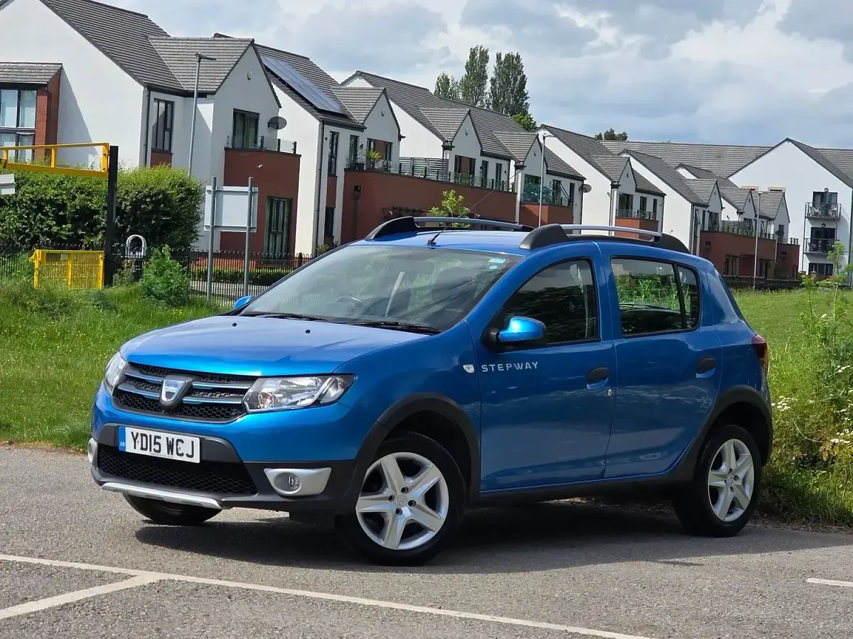Used Dacia Sandero Lauréate 90 HP (66 kW) 2015 Blue Hatchback