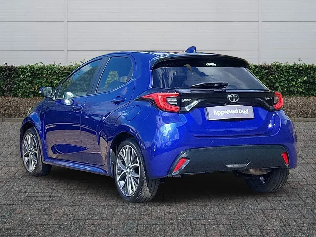 Used Toyota Yaris 116 HP (85 kW) 2024 Blue Hatchback