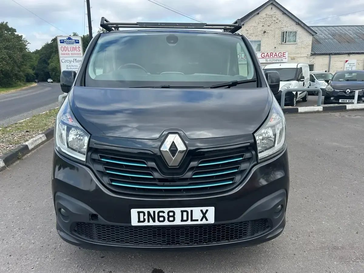 Used Renault Trafic 2018 Black MPV