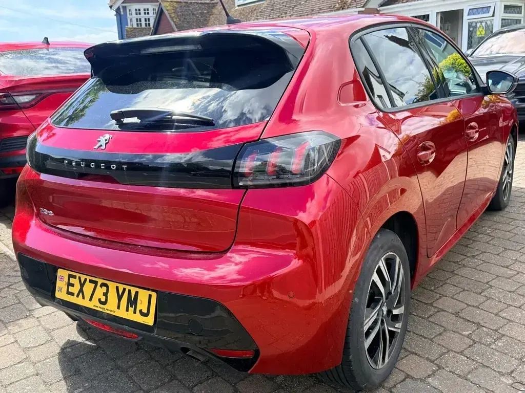 Used Peugeot 208 Allure+ 100 HP (73 kW) 2024 Red Hatchback