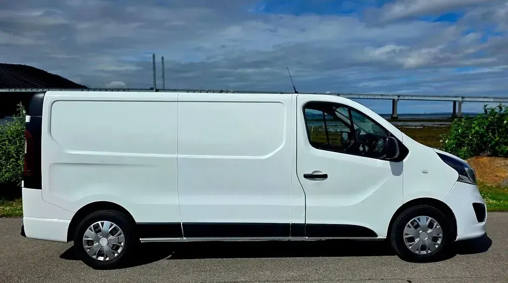 Used Vauxhall Vivaro Sportive 120 HP (88 kW) 2019 White MPV