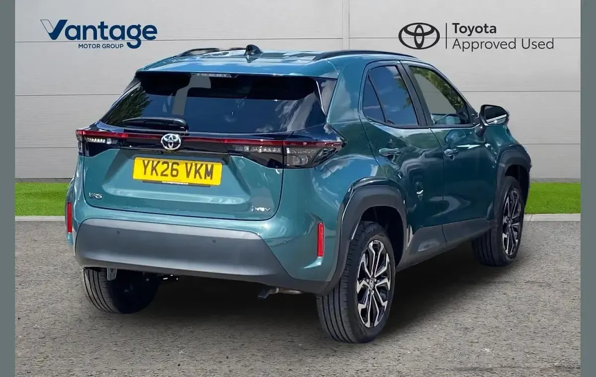 Used Toyota Yaris Cross Design 128 HP (94 kW) 2026 Green SUV