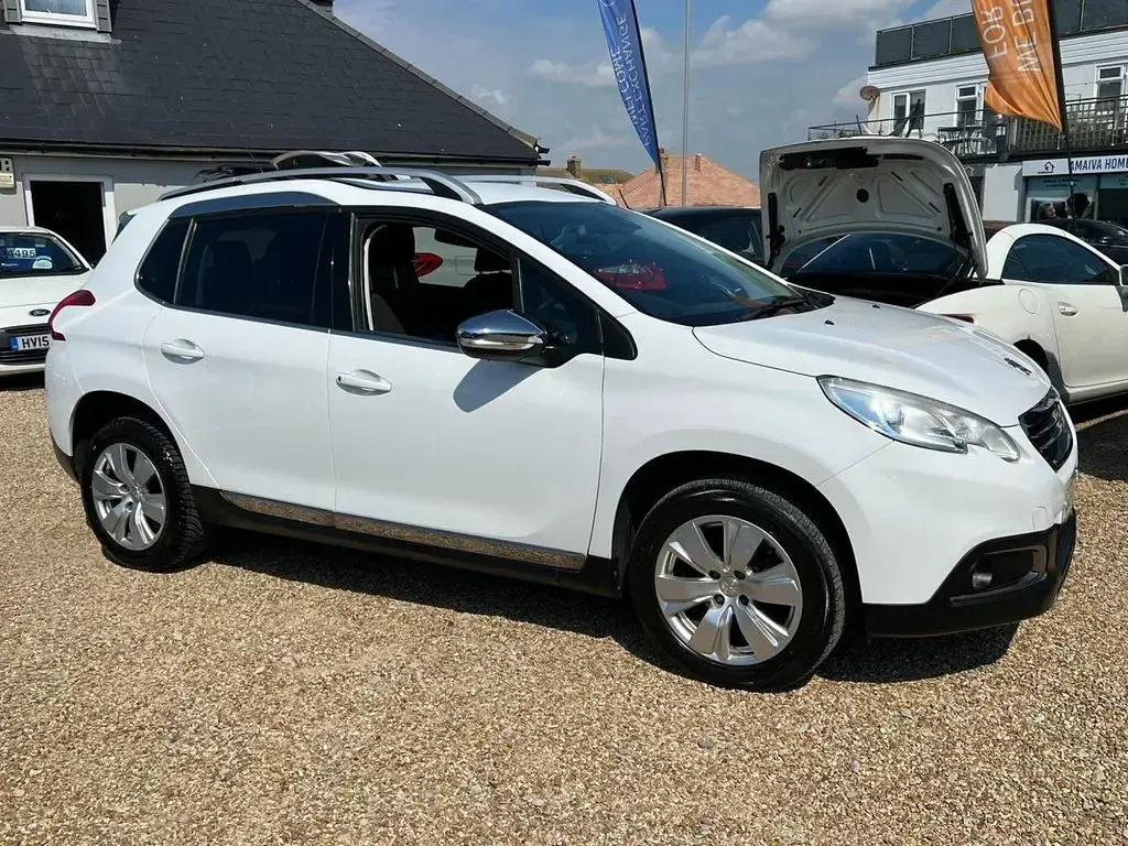 Used Peugeot 2008 Allure 100 HP (73 kW) 2016 White SUV