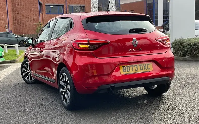 Used Renault Clio Evolution 90 HP (66 kW) 2023 Red Hatchback