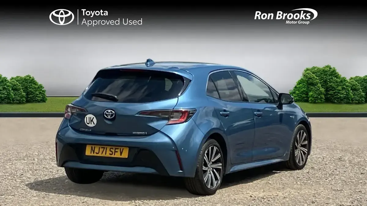 Used Toyota Corolla Design 122 HP (89 kW) 2021 Blue Hatchback