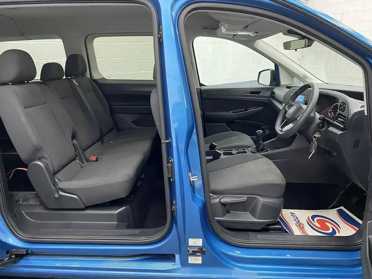 Used VW Caddy Maxi 112 HP (82 kW) 2022 Blue MPV
