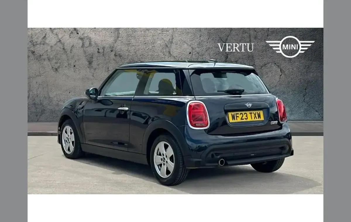 Usado Mini Cooper Comfort 136 CV (100 kW) 2022 Negro Utilitario