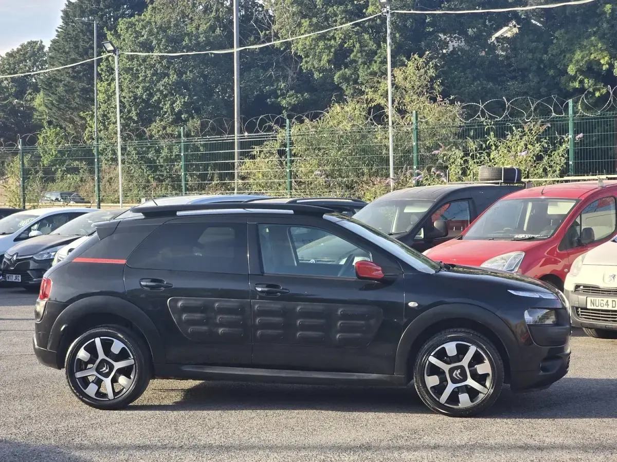 Used Citroën C4 Cactus Flair 2017 Black Hatchback