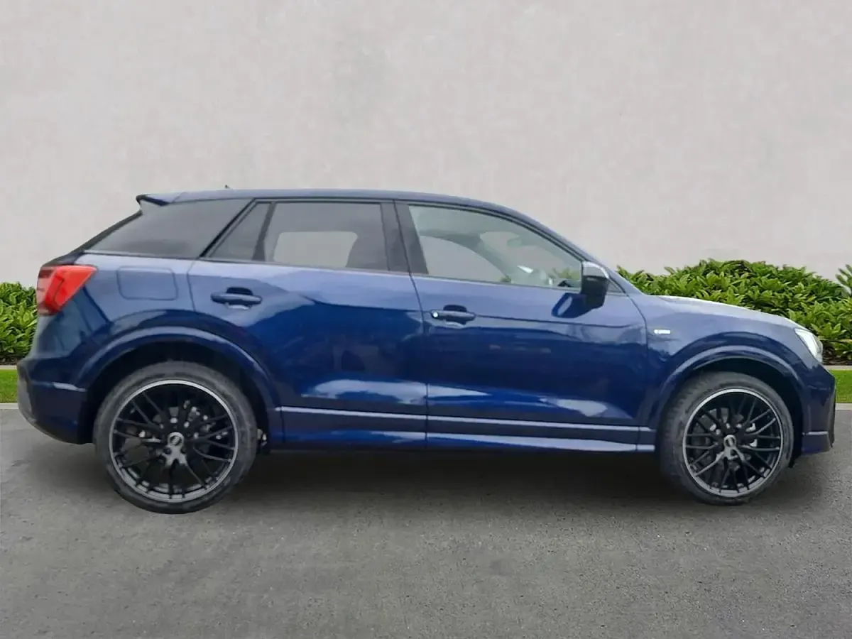 Used Audi Q2 Black Edition 150 HP (110 kW) 2026 Blue SUV