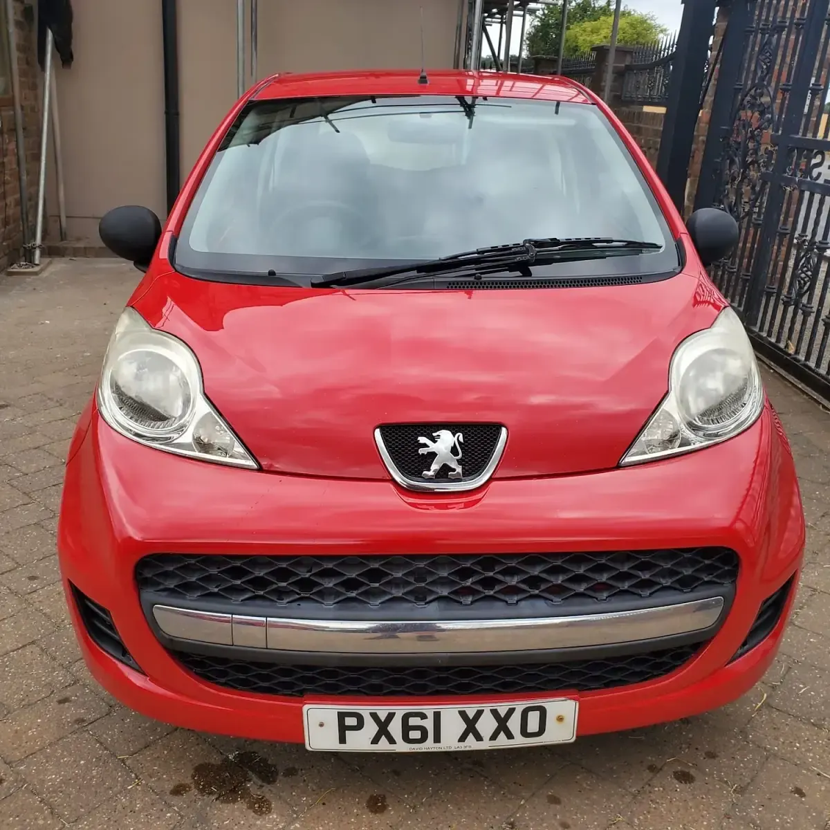 Used Peugeot 107 68 HP (50 kW) 2011 Red Hatchback