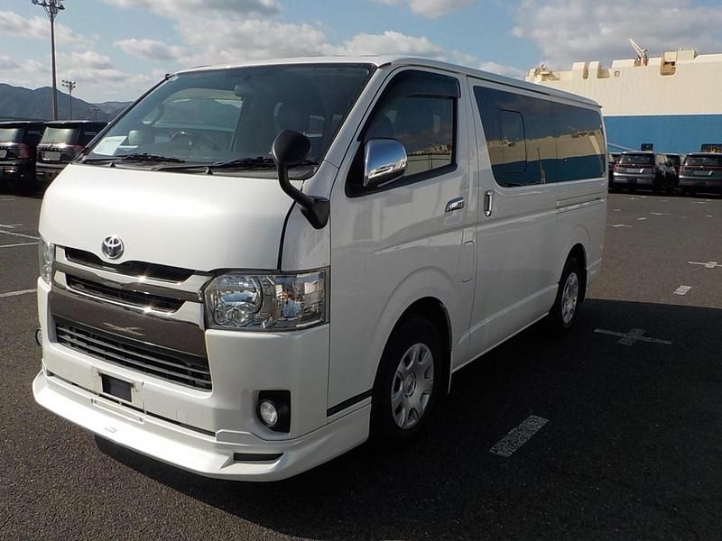 Used Toyota HiAce 2010 White MPV