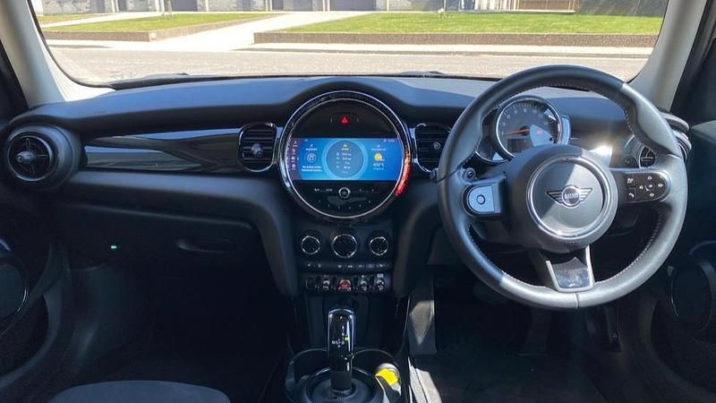 Usado Mini Cooper S Classic 178 HP (130 kW) 2023 Cinzento Citadino