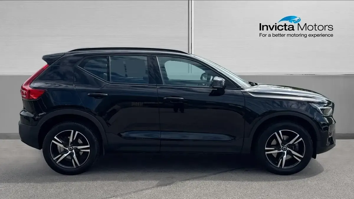 Used Volvo XC40 Plus 163 HP (119 kW) 2024 Onyx black metallic SUV