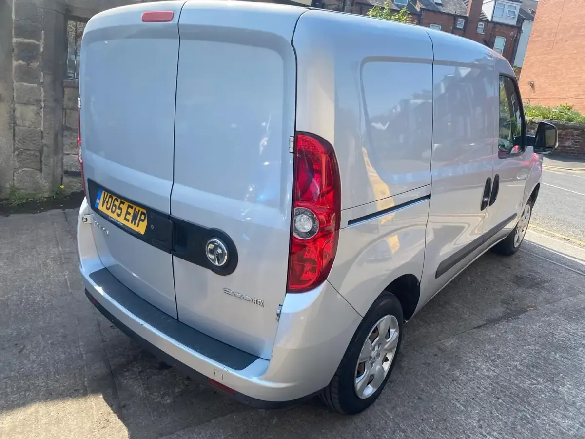Second-hand Vauxhall Combo Sportive 2016 Argintiu Monovolum