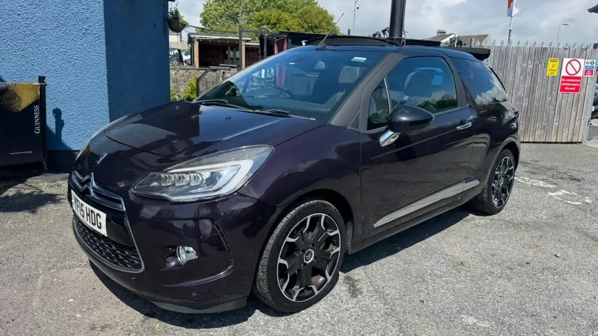 Używany Citroën DS3 Cabriolet 2015 Purpurowy Kabriolet