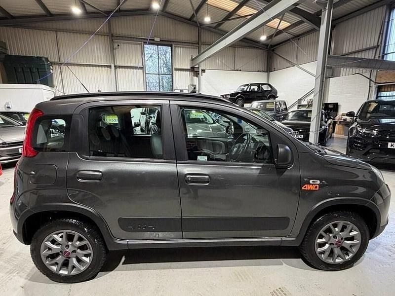 Usado Fiat Panda 4x4 S 85 HP (62 kW) 2018 Cinzento Citadino