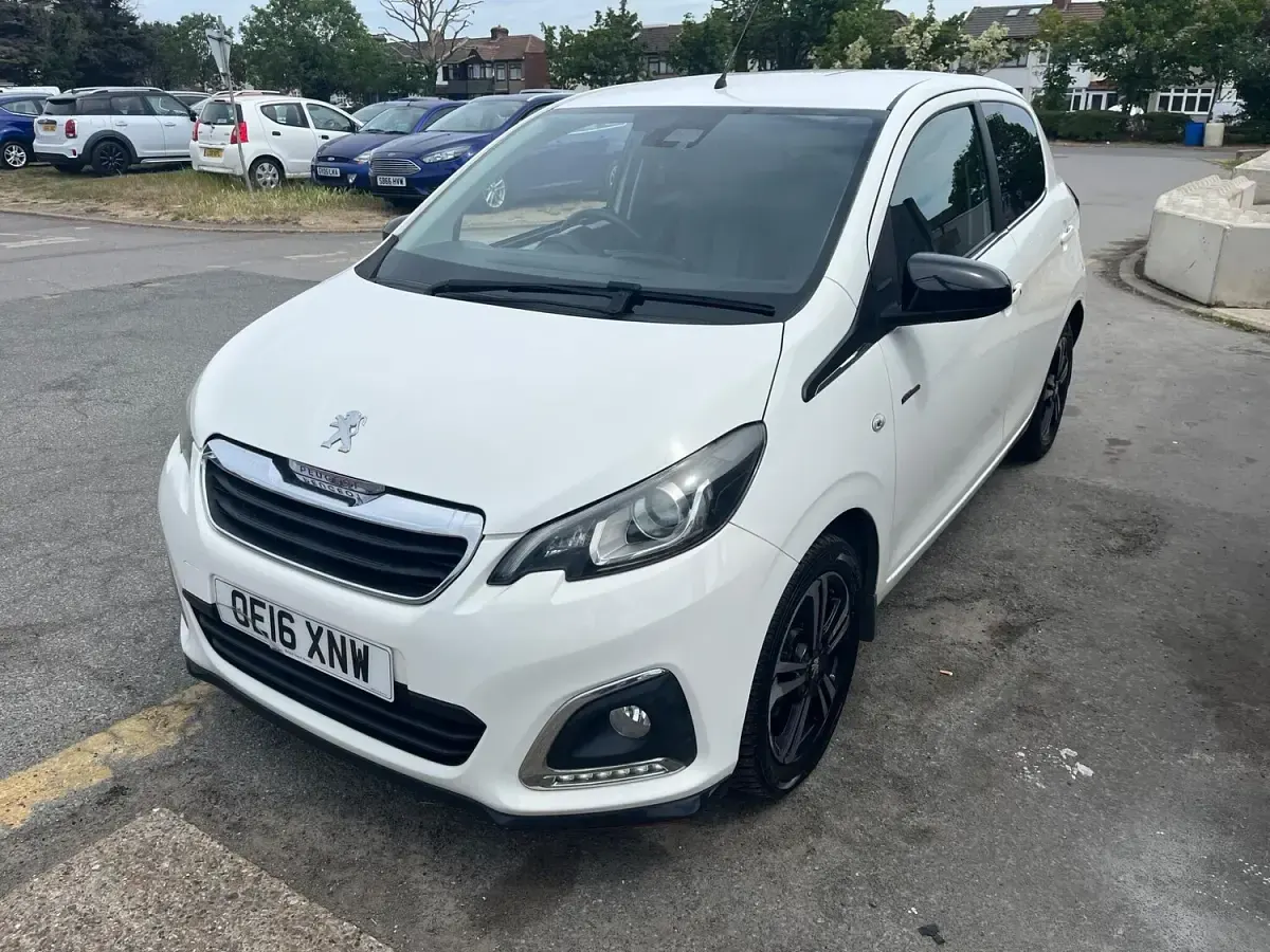 Used Peugeot 108 GT-line 82 HP (60 kW) 2016 White Hatchback