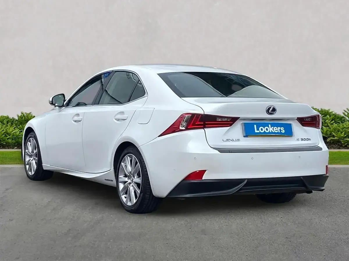 Used Lexus IS300h Executive Line 2015 White Sedan