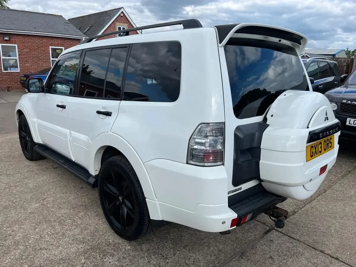 Used Mitsubishi Shogun 197 HP (144 kW) 2013 White SUV