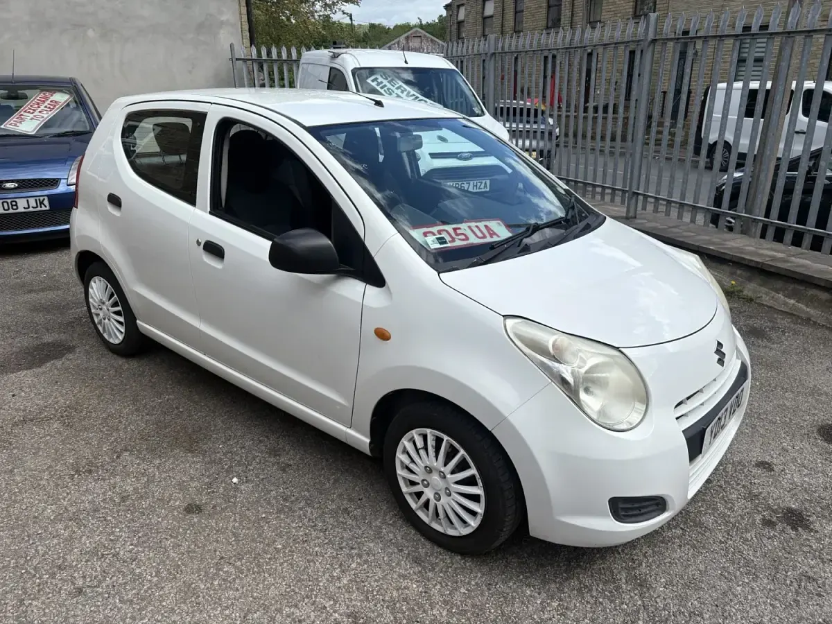 Używany Suzuki Alto 68 KM (50 kW) 2013 Biały Hatchback