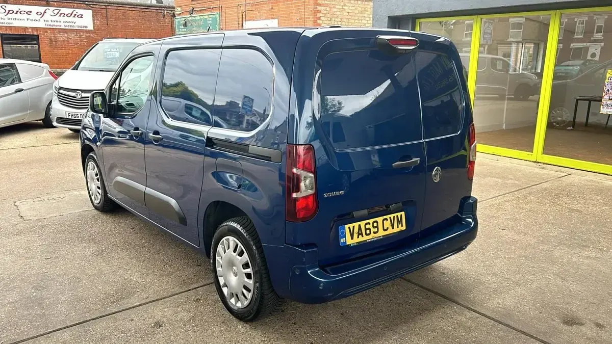 Used Vauxhall Combo Sportive 100 HP (73 kW) 2020 Blue MPV