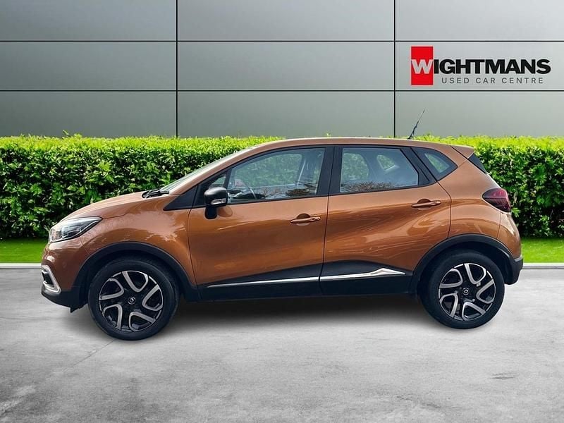 Used Renault Captur Dynamique 90 HP (66 kW) 2017 Orange SUV