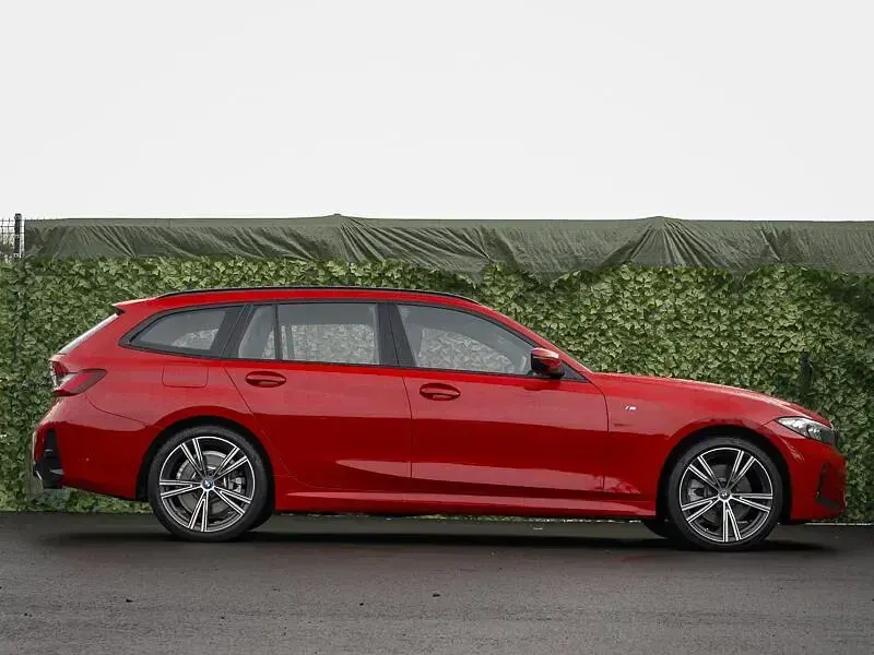 Używany BMW 330e M Sport 292 KM (214 kW) 2024 Czerwony Kombi