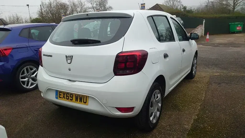 Gebraucht Dacia Sandero Essentiel 90 PS (66 kW) 2019 Weiß Kleinwagen